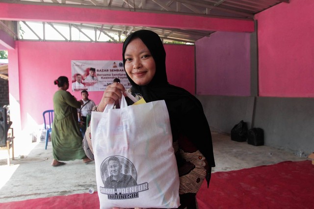 Sandi Preneur Indonesia berkolaborasi dengan Kawendra Foundation mengadakan bazar sembako murah di Lumajang.  Foto: Dok. Istimewa