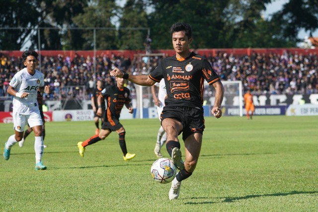 Persik Kediri melawan Persija Jakarta pada pertandingan lanjutan Liga 1 di Stadion Brawijaya, Kediri, Jawa Timur, pada Minggu (12/3/2023). Foto: Media Persija