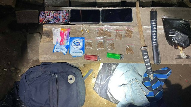 Barang bukti narkoba yang disita petugas saat tawuran pemuda di Jagakarsa. Foto: Dok. Istimewa