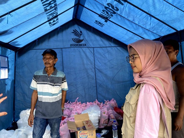 Relawan Srikandi Ganjar Lampung membawa bantuan untuk korban banjir di Lampung Utara pada Minggu (12/3/2023). Foto: Dok. Istimewa