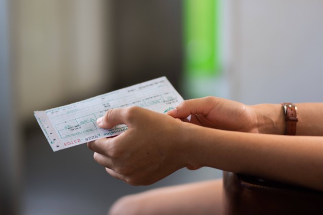 Ilustrasi Metode Pemesanan Tiket Kereta Api Paling Cepat dan Praktis, Unsplash/thapanee srisawat