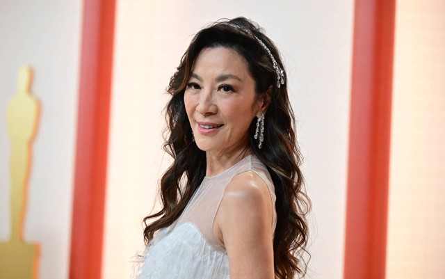 Michelle Yeoh hadiri Oscars di Academy Awards ke-95 di Hollywood, Los Angeles, California, AS, Minggu (12/3/2023). Foto: Angela Weiss/AFP