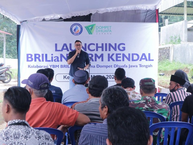 Berlokasi di Kabupaten Kendal, Jawa Tengah Dompet Dhuafa bersama YBM BriliaN Regional Office Semarang pada Sabtu, (11/03/2023), menggulirkan kandang BRILiaN FARM.