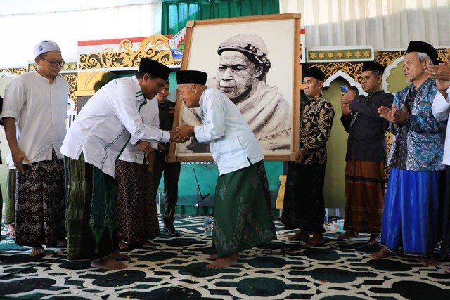 Acara Haul ke-34 KH Hisyam Abdul Karim, kakek mertua Ganjar Pranowo di Desa Kalijaran, Purbalingga. Foto: Dok. Istimewa