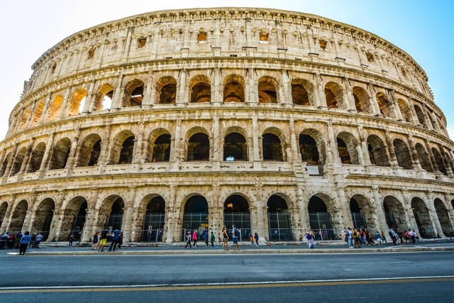 Ilustrasi salah satu bangunan Kota Roma yang menjadi tempat lahirnya pemikiran mengenai historia magistra vitae. Foto: Pexels