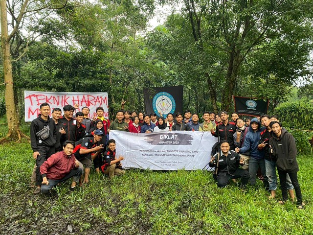 Foto bersama peserta dan panitia kegiatan Diklat Himanitro Umsida (05/03/2023)