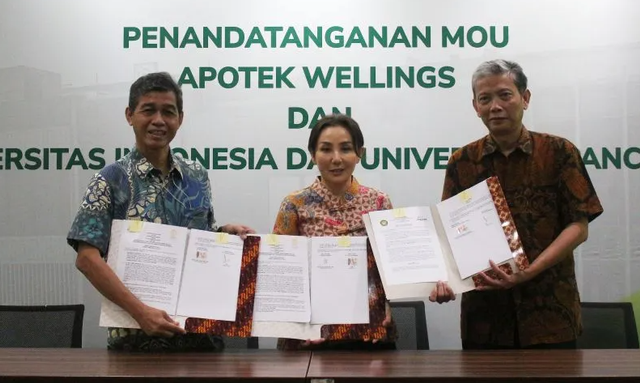 Penandatanganan MoU Apotek Welling dengan Universitas Indonesia dan Universitas Pancasila buat tingkatkan SDM farmasi. Foto: Ahmad Faishal/ANTARA 