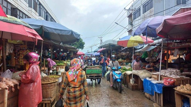 Suasana pasar tradisional Pasir Gintung, Bandar Lampung. | Foto: Sinta Yuliana/ Lampung Geh