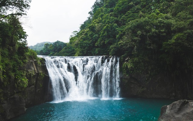 Ilustrasi Wisata Pacitan Selain Pantai. Foto: Unsplash/Rei Kim.