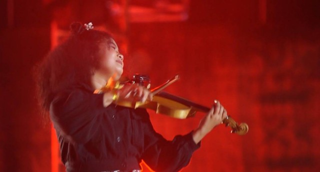 Talenta muda musisi biola Yogya saat tampil dalam Jogja Violin Festival 2023 di Tebing Breksi. Foto: Widi RH Pradana