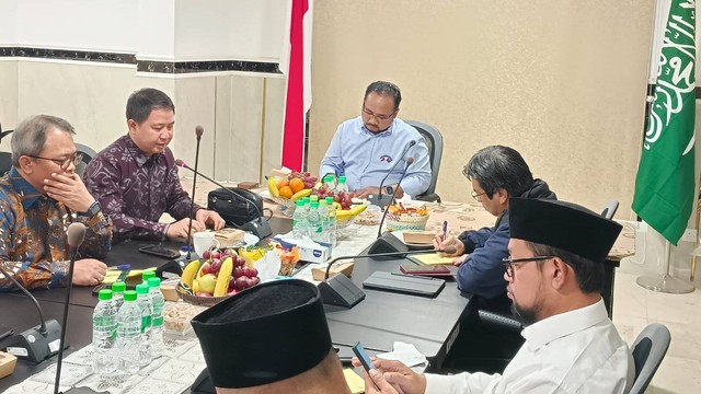 Kementerian Agama (Kemenag) rapat koordinasi dengan panitia penyelenggara ibadah Haji di Madinah, Senin (13/3/2023). Foto: Dok. Istimewa