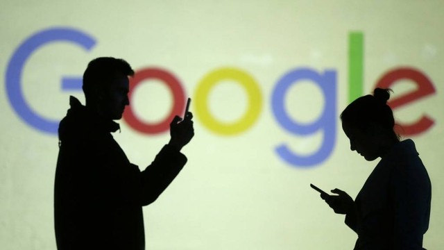 Ilustrasi cara mengembalikan akun Google di HP yang hilang. Foto: Dado Ruvic/Reuters
