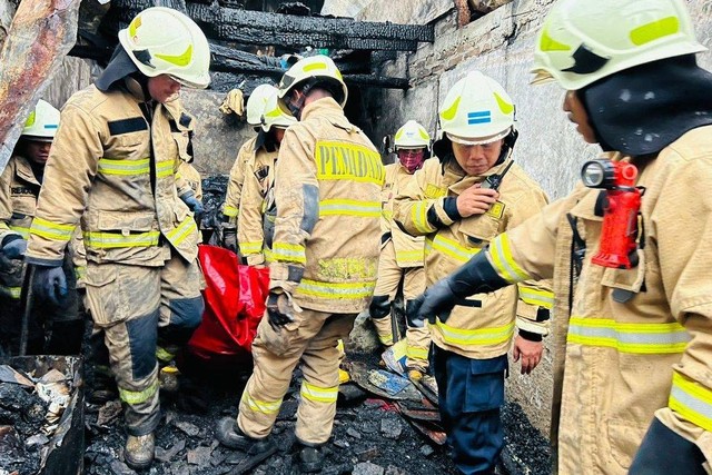 Kebakaran rumah warga di Kebayoran Lama, Jakarta, Selasa (14/3). Foto: Instagram/@humasjakfire