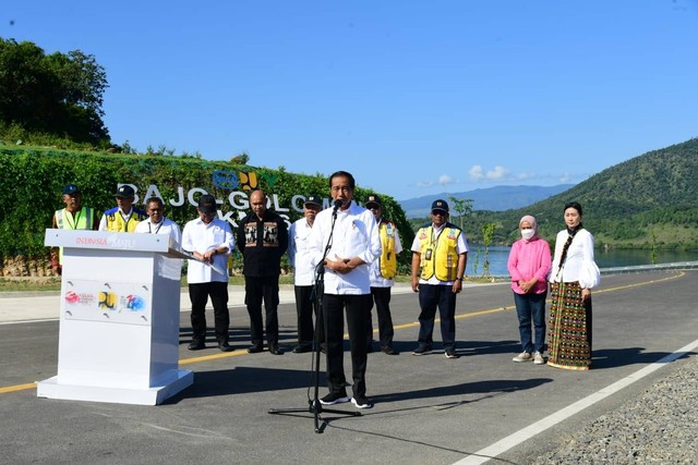 Presiden Joko Widodo meresmikan Jalan Akses Labuan Bajo-Golo Mori, NTT, Selasa (14/3/2023).  Foto: Muchlis Jr/Biro Pers Sekretariat Presiden