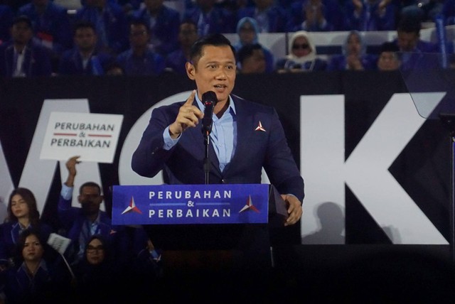 Ketua Umum Partai Demokrat, Agus Harimurti Yudhoyono (AHY) memberikan pidato politik di depan pendukung Partai Demokrat di Tennis Indoor Senayan, Jakarta, Selasa (14/3/2023). Foto: Iqbal Firdaus/kumparan