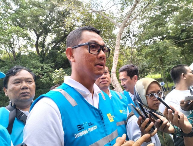 Direktur Utama PT PLN Persero, Darmawan Prasojo usai rilis program pengembangan Ekosistem Green Economy Untuk Mendukung Net Zero Emission Berbasis Keterlibatan Masyarakat di DIY, Selasa (14/3/2023). Foto: Erfanto/Tugu Jogja