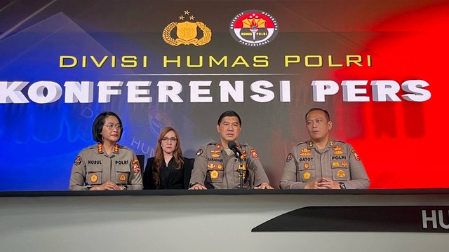 Karo Penmas Divhumas Polri Brigjen Ahmad Ramadhan saat konferensi pers di Gedung Divisi Humas Polri pada Selasa (14/3/2023)
 Foto: Tri Vosa/kumparan