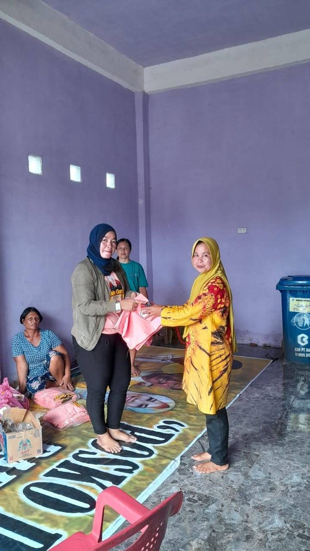 Mak Ganjar Sumsel saat kembali memberikan bantuan kepada korban banjir di Lahat, Selasa (14/3/2023). Foto: Dok. Istimewa