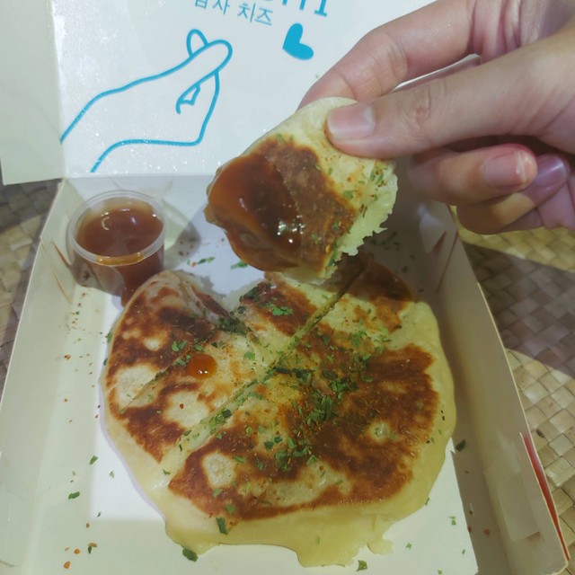 Mencoba Potato Cheese Bread, Roti Mulur ala Korea yang Viral di TikTok