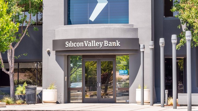 Ilustrasi Silicon Valley Bank (SVB). Foto: Sundry Photography/Shutterstock