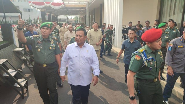 Menteri Pertahanan, Prabowo Subianto saat berkunjung ke Kodam III/Siliwangi di Kota Bandung. Foto: Rachmadi Rasyad/kumparan