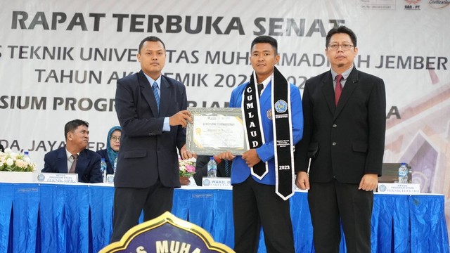 Germenio Cipta Lestari, salah satu yudisium cumlaude dari Fakultas Teknik Unmuh Jember (Sumber : Humas Unmuh Jember).