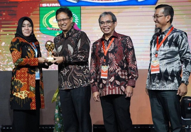 96 Persen Warga Tercover JKN, Pemkab Mojokerto Sabet UHC Award