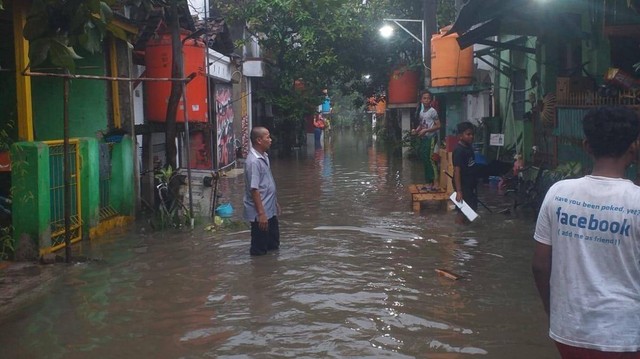 Ratusan rumah hingga Gedung Disnaker di Tangerang terendam banjir akibat hujan yang mengguyur sejak Rabu dini hari (15/3).  Foto: Dok. Istimewa