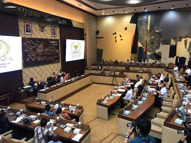 Rapat Komisi II dengan Mendagri Tito Karnavian membahas Perppu Pemilu. Rabu (15/3).   Foto: Annisa Thahira Madina/kumparan