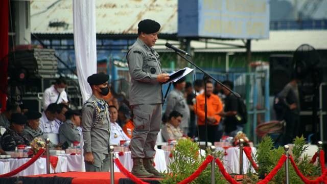 Kepala Bakamla RI, Laksdya TNI Aan Kurnia saat membuka kegiatan Patroli Bersama tahun 2023 di Kota Bitung, Sulawesi Utara.