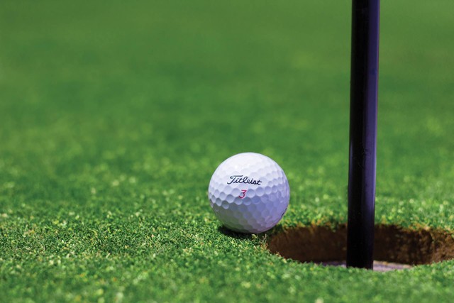 Ilustrasi Pemukul Bola dalam Permainan Golf. Sumber: Unsplash.com/Steven Shircliff