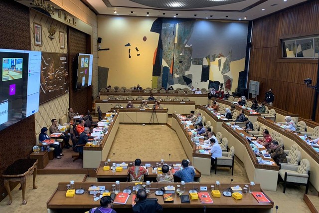 Rapat Kerja dan Rapat Dengar Pendapat Komisi II DPR bersama KPU, Bawaslu, dan DKPP, Rabu (15/3). Foto: Luthfi Humam/kumparan