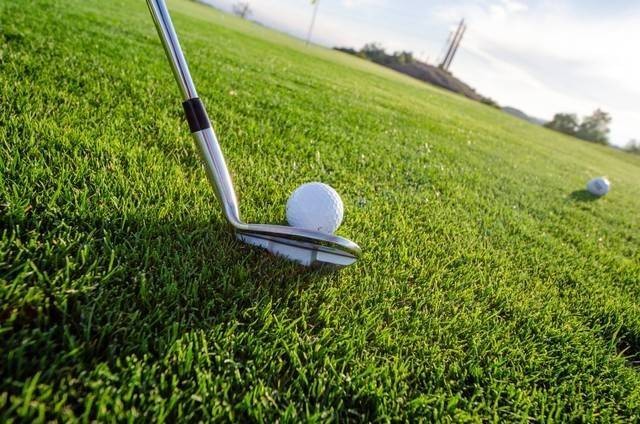 Lapangan golf di Jakarta. Foto: Unsplash