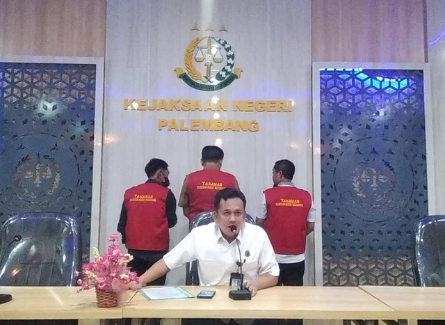 Kejaskaan Negeri Palembang saat melakukan press rilis tiga tersangka korupsi sertifikat tanah, Foto : Istimewa