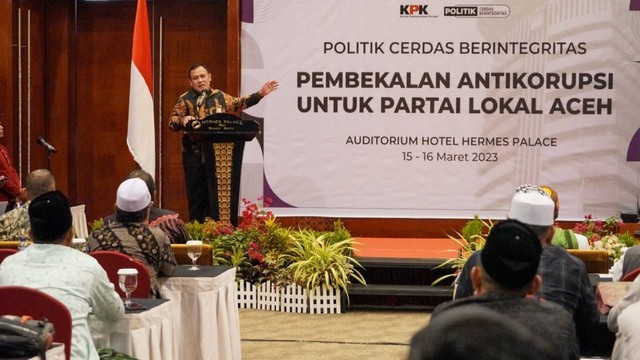 Ketua KPK, Firli Bahuri saat pembekalan Politik Cerdas Berintegritas (PCB) kepada partai lokal di Aceh. Foto: Humas KPK 