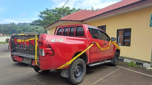 Barang bukti mobil dinas Kasat Pol PP-Damkar Kota Padang Panjang yang dirusak demi asuransi. Foto: Dok. Istimewa