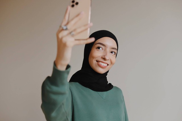 Ilustrasi Cara Menghasilkan Uang dari TikTok. Foto: Unsplash.com/Good Faces