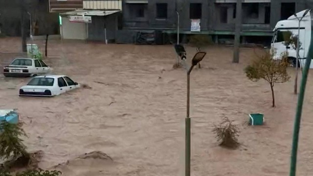 Kondisi banjir yang merendam kawasan di Sanliurfa, Turki, Rabu (15/3/2023). Foto: Seher Cakmak via Reuters
