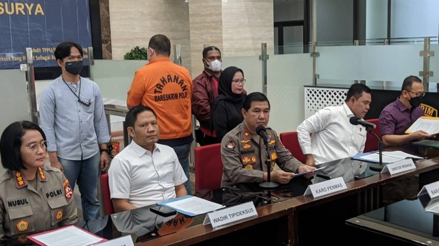 Konpers pers perkembangan kasus KSP Indosurya di Mabes Polri, Jakarta, Kamis (16/3). Foto: Jonathan Devin/kumparan