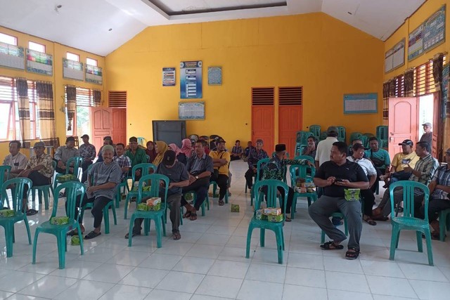 Kejari Siak melakukan permintaan keterangan kepada puluhan petani dalam kasus dugaan tipikor penyimpangan dalam pendistribusian pupuk bersubsidi tahun 2021. Foto: Kejari Siak