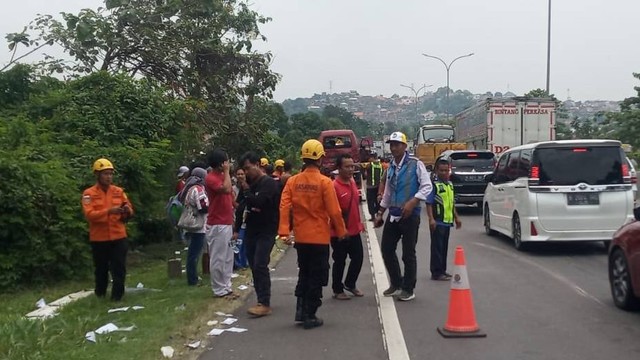 Situasi laka karambol di Tol Krapyak. Foto: Dok. Istimewa