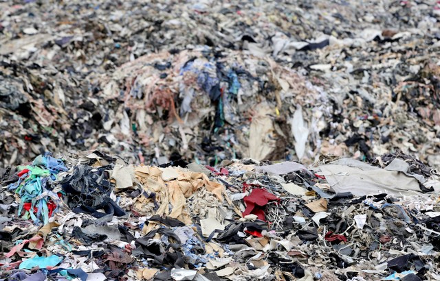Tekstil limbah pencemar utama di negara-negara Asia Tenggara. Foto: Swapan Photography/ID1203644065/Shutterstock