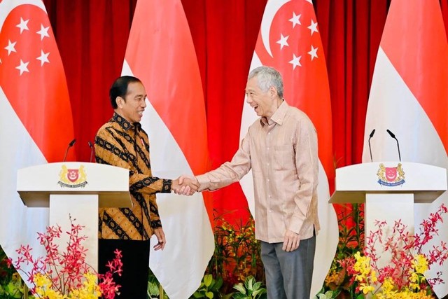 Presiden Jokowi dan PM Singapura Lee Hsien Loong usai Leaders' Meeting. Foto: Laily Rachev/Biro Pers Sekretariat Presiden