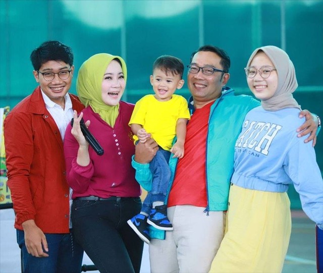 Kebersamaan keluarga Ridwan Kamil dan Atalia Praratya. Foto: Instagram/@ataliapr