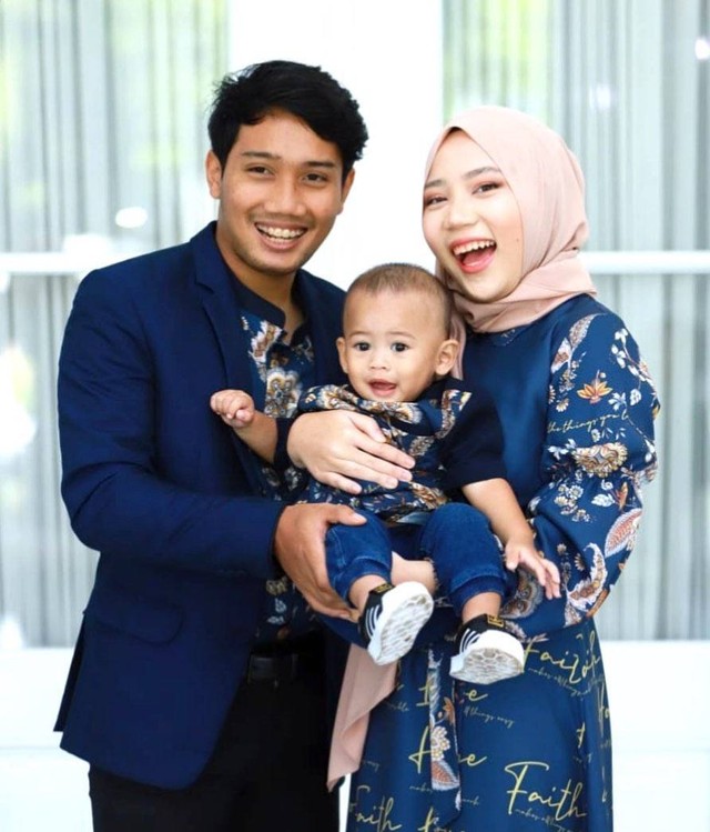 Kebersamaan keluarga Ridwan Kamil dan Atalia Praratya. Foto: Instagram/@emmerilkahn