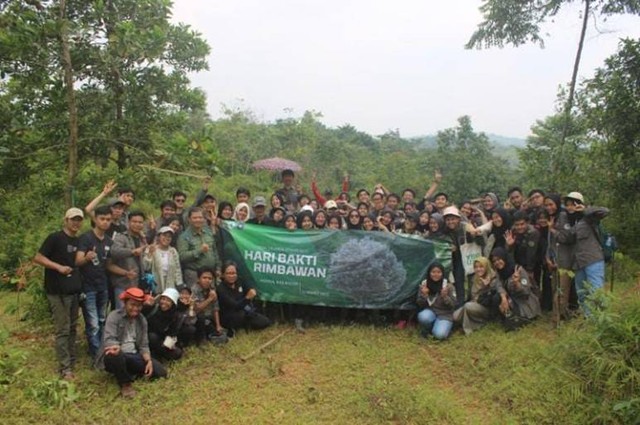 Himpro Tree Grower Community IPB Lakukan Aksi Penanaman 300 Bibit di JSTI