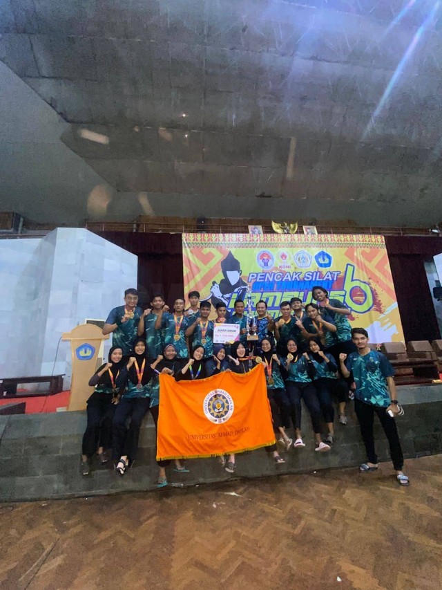 Kontingen Tapak Suci Universitas Ahmad Dahlan (UAD) dalam Kejuaraan Pencak Silat Open Tournament Lampung Championship VI (Foto: Istimewa)