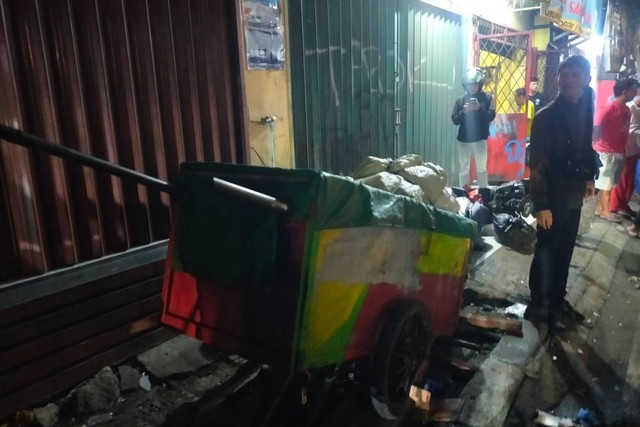 Ojol oleng saat melintasi jalan berlubang di Bogor, korban tewas tertancap gagang besi gerobak. Foto: Dok. Istimewa