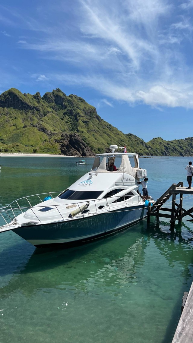 Boat yang digunakan untuk island hopping di Labuan Bajo. Foto: Adhie Ichsan/kumparan