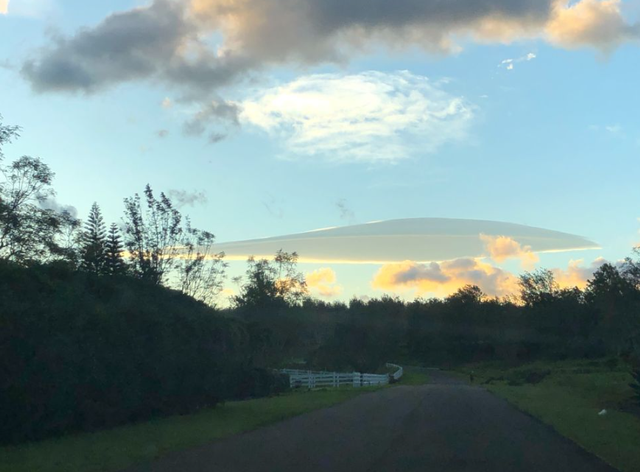 Penampakan awan lenticular di Hawaii. Foto: WM Keck Observatory/Twitter